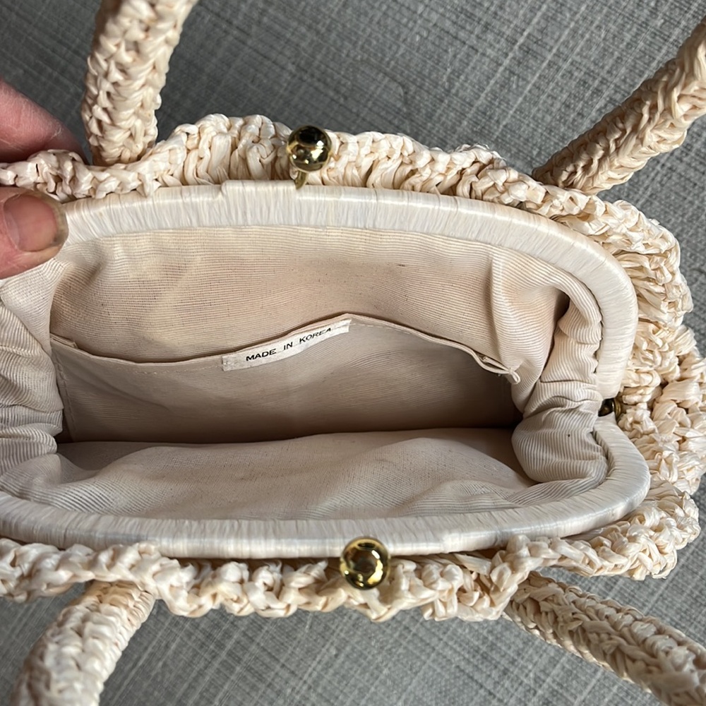 Elegant Cream Straw Woven Handbag - Picture 3 of 8
